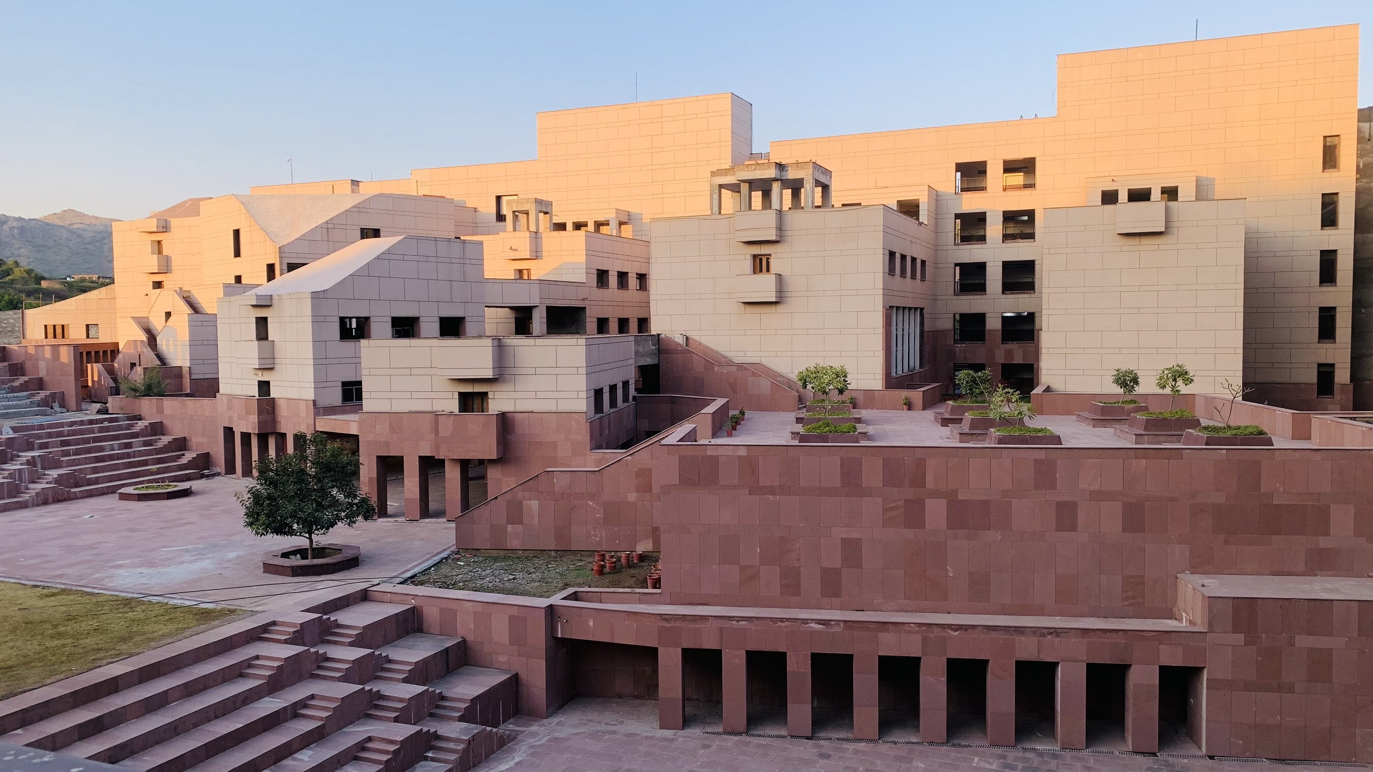 IIM Udaipur and PRICE Launch Joint Survey to Measure Financial Maturity Across Gujarat and Rajasthan